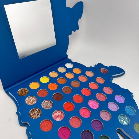 Lilo & Stitch Surfboard Eyeshadow Palette 40+ Colors! brand new - Picture 3 of 7